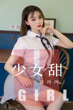 爸爸用废旧纸箱给女儿做梦幻城堡